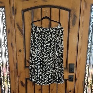 Pleated Black And Cream Patterned Skirt Mid Length